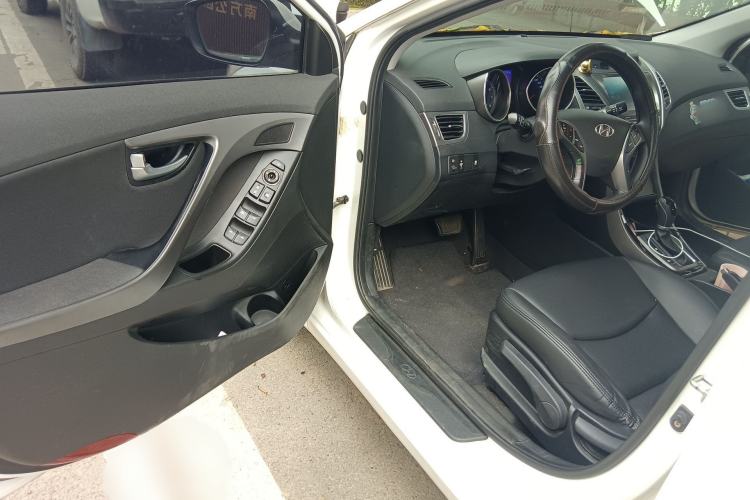 Used Hyundai Elantra (5th Generation / Langdong) 2016 1.6L Automatic Prestige Model Interior 3