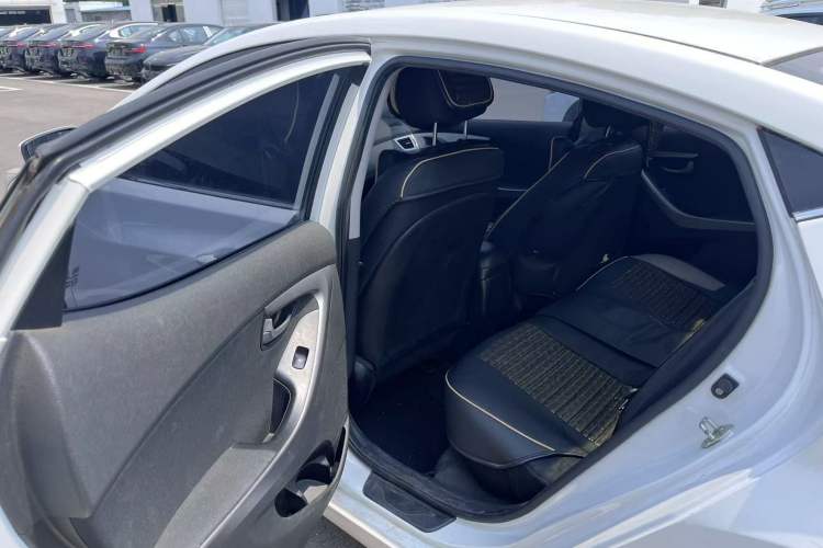 Used Hyundai Elantra (5th Generation / Langdong) 2016 1.6L Automatic Smart Version Interior 4