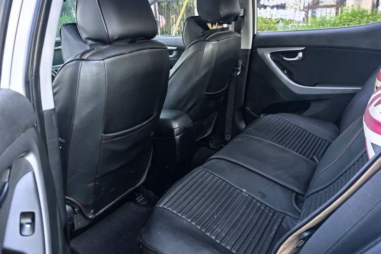 Used Hyundai Elantra (5th Generation / Langdong) 2016 1.6L Automatic Prestige Model Interior 4