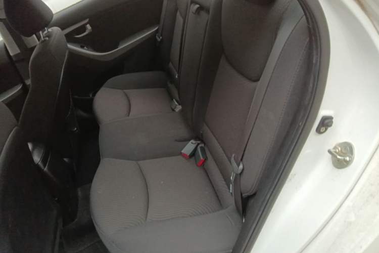 Used Hyundai Elantra (5th Generation / Langdong) 2016 1.6L Automatic Prestige Model Interior 4