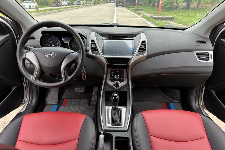 Used Hyundai Elantra (5th Generation / Langdong) 2016 1.6L Automatic Smart Version Interior 4