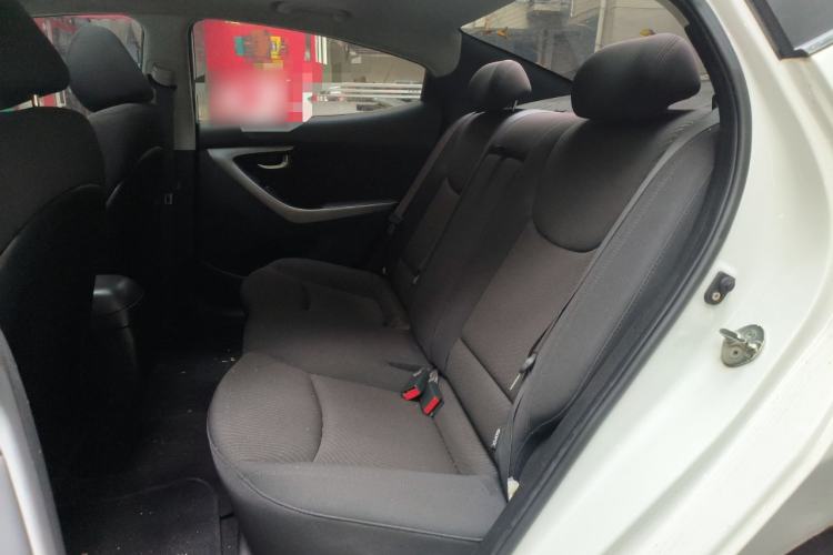 Used Hyundai Elantra (5th Generation / Langdong) 2016 1.6L Automatic Prestige Model Interior 4