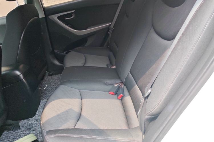 Used Hyundai Elantra (5th Generation / Langdong) 2016 1.6L Automatic Smart Version Interior 4