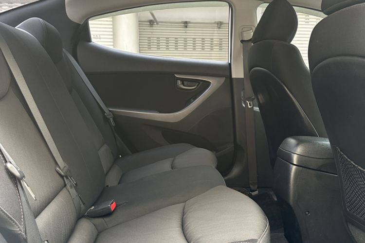 Used Hyundai Elantra (5th Generation / Langdong) 2016 1.6L Automatic Smart Version Interior 4