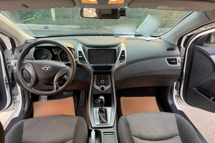 Used Hyundai Elantra (5th Generation / Langdong) 2016 1.6L Automatic Smart Version Interior 4
