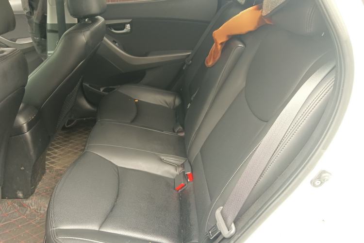 Used Hyundai Elantra (5th Generation / Langdong) 2016 1.6L Automatic Prestige Model Interior 4