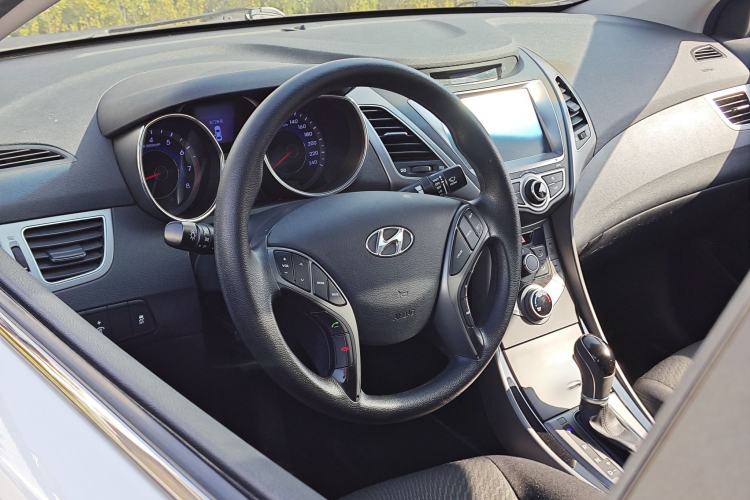 Used Hyundai Elantra (5th Generation / Langdong) 2016 1.6L Automatic Prestige Model Interior 5
