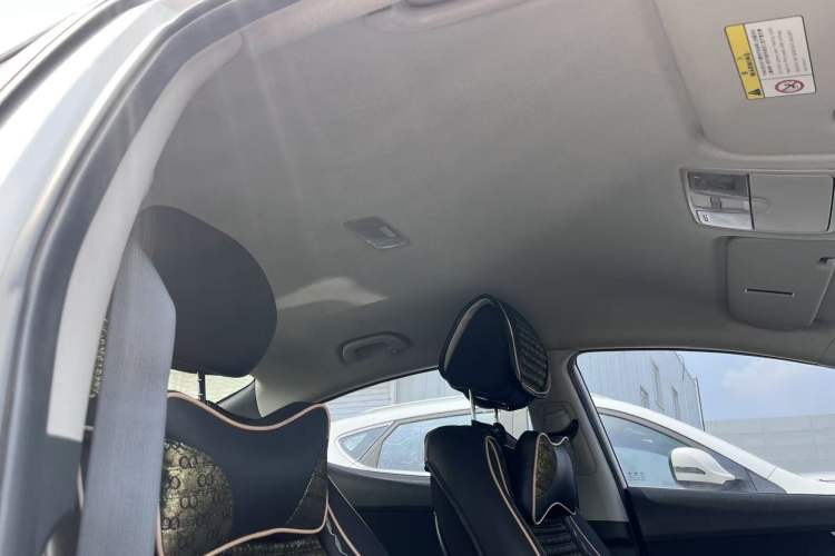 Used Hyundai Elantra (5th Generation / Langdong) 2016 1.6L Automatic Smart Version Interior 5