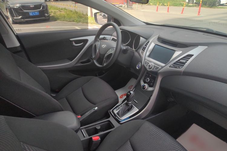 Used Hyundai Elantra (5th Generation / Langdong) 2016 1.6L Automatic Prestige Model Interior 5