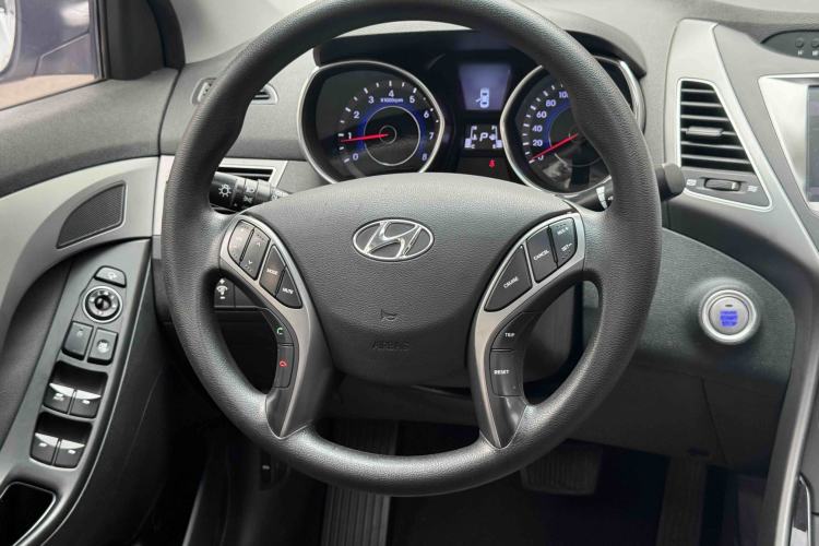 Used Hyundai Elantra (5th Generation / Langdong) 2016 1.6L Automatic Prestige Model Interior 5