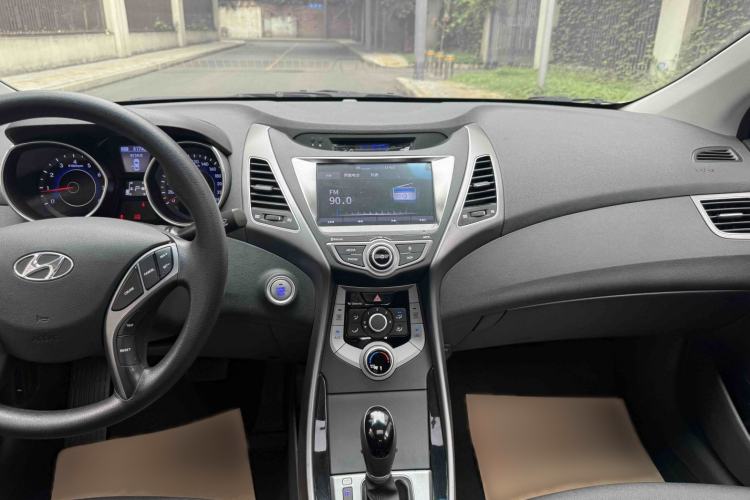 Used Hyundai Elantra (5th Generation / Langdong) 2016 1.6L Automatic Prestige Model Interior 6