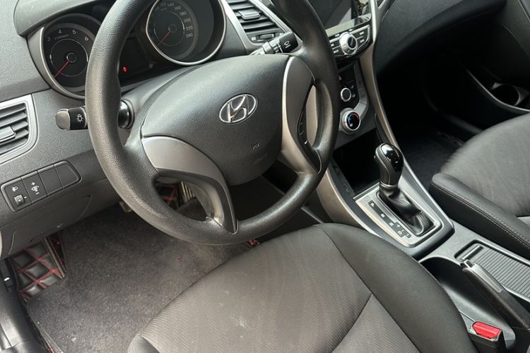 Used Hyundai Elantra (5th Generation / Langdong) 2016 1.6L Automatic Smart Version Interior 6