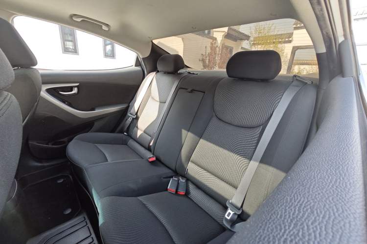 Used Hyundai Elantra (5th Generation / Langdong) 2016 1.6L Automatic Prestige Model Interior 7
