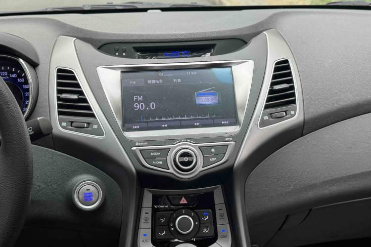 Used Hyundai Elantra (5th Generation / Langdong) 2016 1.6L Automatic Prestige Model Interior 7