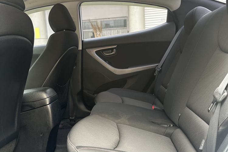 Used Hyundai Elantra (5th Generation / Langdong) 2016 1.6L Automatic Smart Version Interior 7