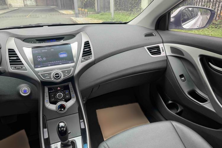 Used Hyundai Elantra (5th Generation / Langdong) 2016 1.6L Automatic Prestige Model Interior 8