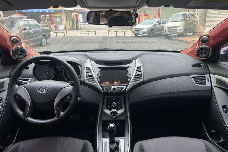 Used Hyundai Elantra (5th Generation / Langdong) 2016 1.6L Automatic Smart Version Interior 8