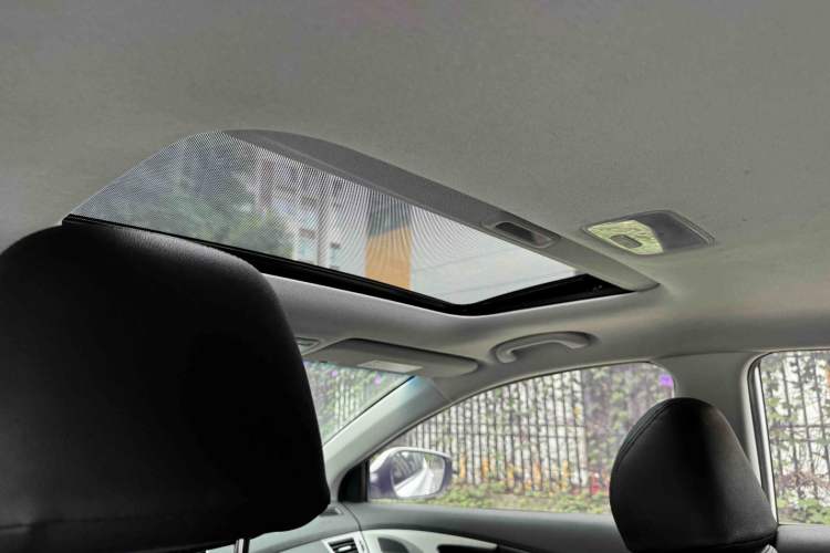 Used Hyundai Elantra (5th Generation / Langdong) 2016 1.6L Automatic Prestige Model Interior 9