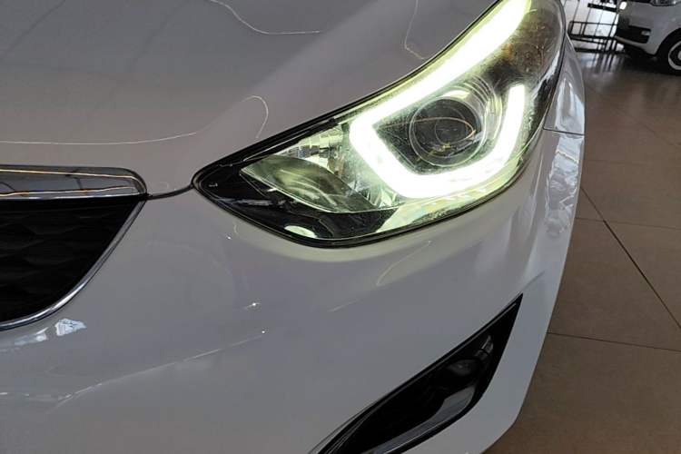 Used Hyundai Elantra (5th Generation / Langdong) 2016 1.6L Automatic Smart Version Left Front Headlight