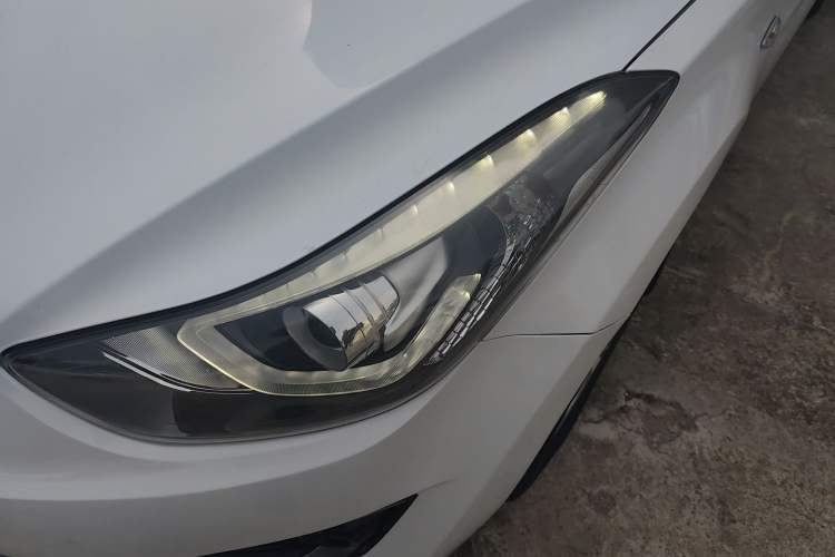 Used Hyundai Elantra (5th Generation / Langdong) 2016 1.6L Automatic Smart Version Left Front Headlight