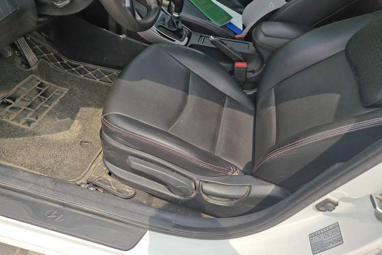 Used Hyundai Elantra (5th Generation / Langdong) 2016 1.6L Manual Luxury Model Left Front Seat