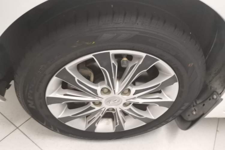 Used Hyundai Elantra (5th Generation / Langdong) 2016 1.6L Manual Fashion Edition Left Front Wheel Hub