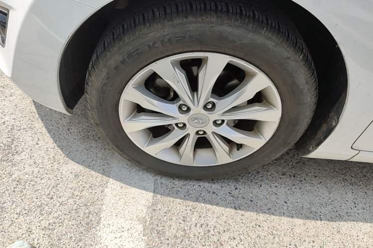 Used Hyundai Elantra (5th Generation / Langdong) 2016 1.6L Automatic Smart Version Left Front Wheel Hub