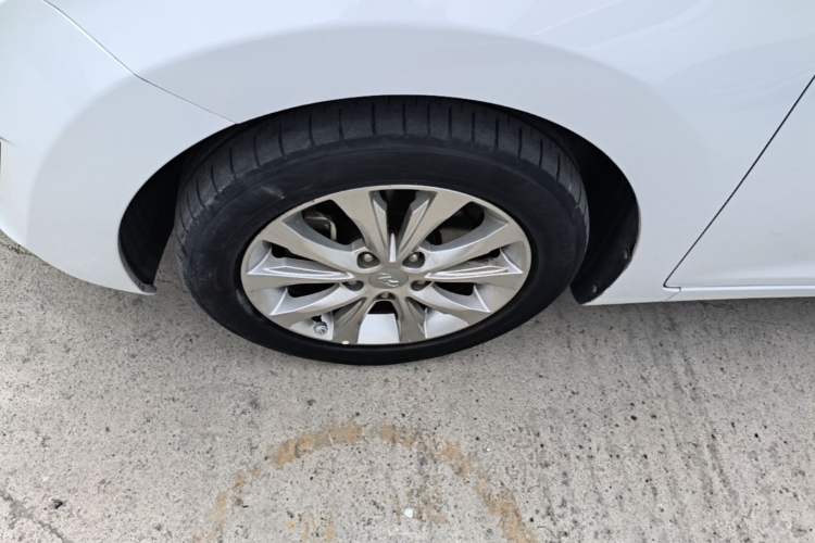Used Hyundai Elantra (5th Generation / Langdong) 2016 1.6L Automatic Prestige Model Left Front Wheel Hub
