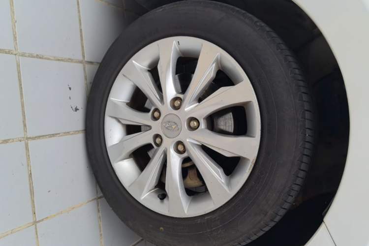 Used Hyundai Elantra (5th Generation / Langdong) 2016 1.6L Automatic Smart Version Left Front Wheel Hub