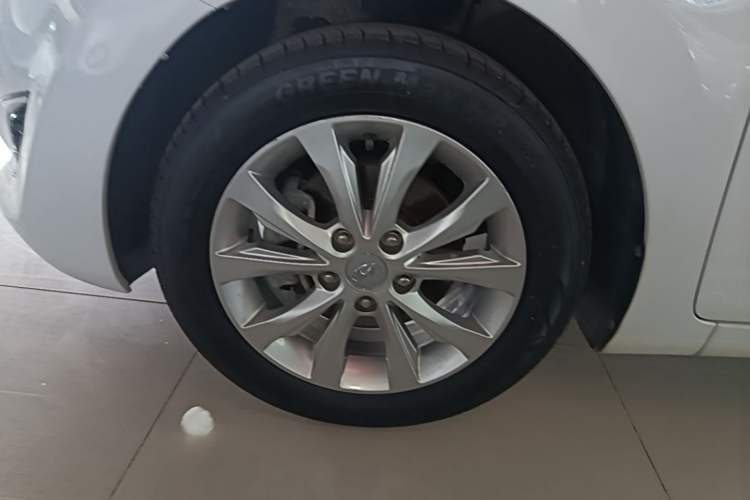 Used Hyundai Elantra (5th Generation / Langdong) 2016 1.6L Automatic Prestige Model Left Front Wheel Hub