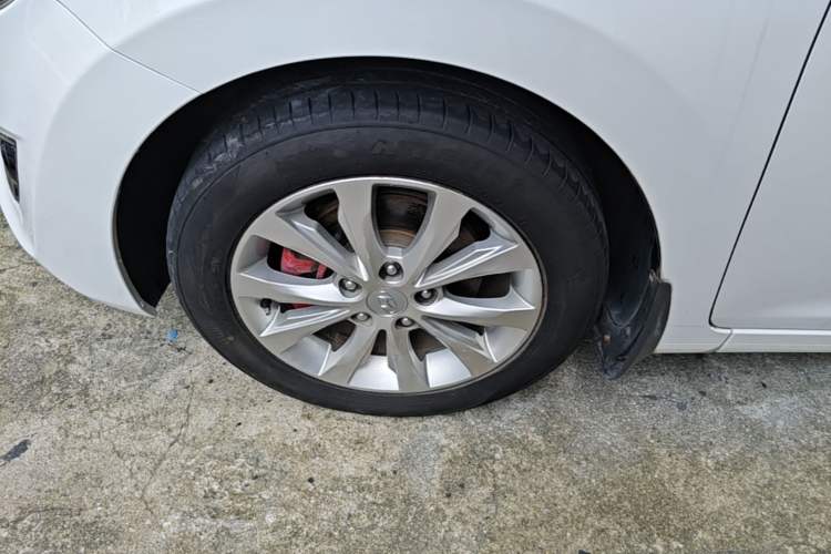 Used Hyundai Elantra (5th Generation / Langdong) 2016 1.6L Automatic Smart Version Left Front Wheel Hub