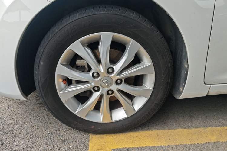Used Hyundai Elantra (5th Generation / Langdong) 2016 1.6L Automatic Smart Version Left Front Wheel Hub