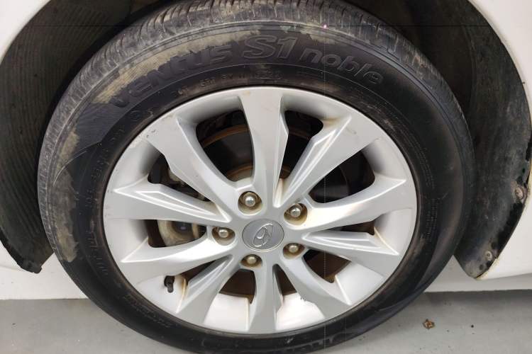 Used Hyundai Elantra (5th Generation / Langdong) 2016 1.6L Automatic Prestige Model Left Front Wheel Hub