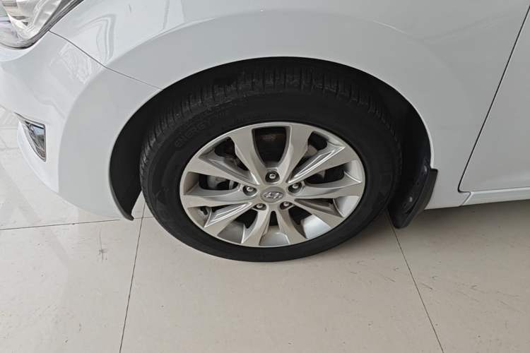 Used Hyundai Elantra (5th Generation / Langdong) 2016 1.6L Automatic Prestige Model Left Front Wheel Hub