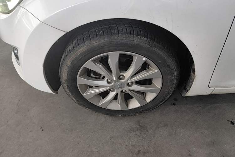 Used Hyundai Elantra (5th Generation / Langdong) 2016 1.6L Automatic Prestige Model Left Front Wheel Hub
