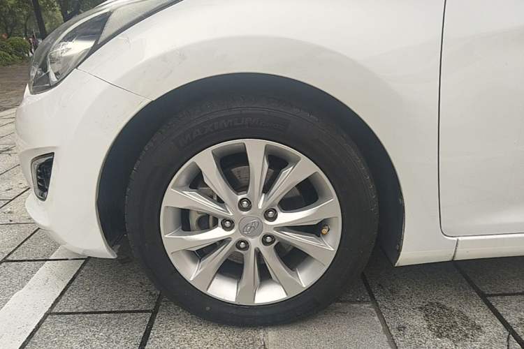 Used Hyundai Elantra (5th Generation / Langdong) 2016 1.6L Automatic Prestige Model Left Front Wheel Hub