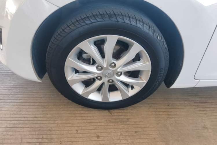Used Hyundai Elantra (5th Generation / Langdong) 2016 1.6L Automatic Smart Version Left Front Wheel Hub