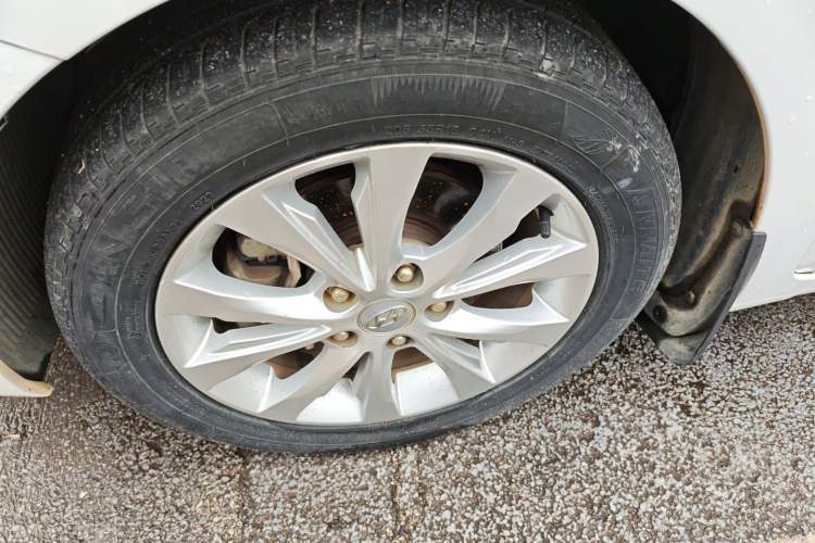 Used Hyundai Elantra (5th Generation / Langdong) 2016 1.6L Automatic Smart Version Left Front Wheel Hub