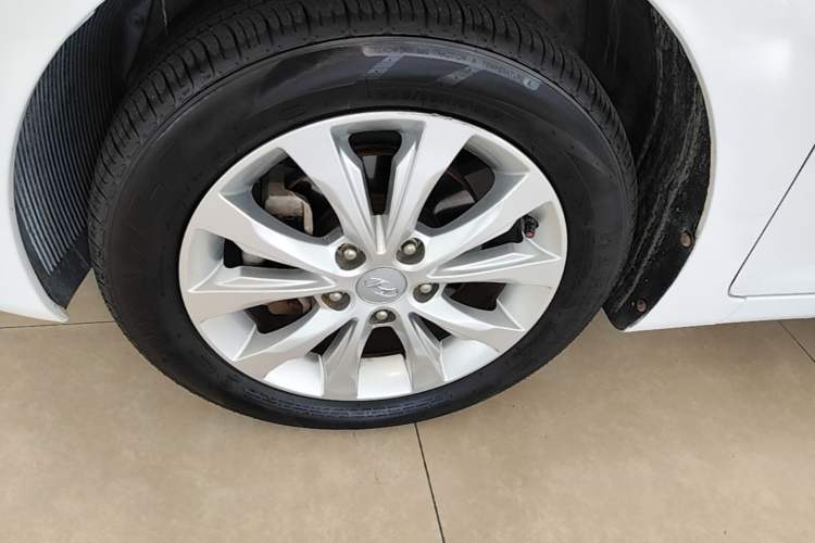 Used Hyundai Elantra (5th Generation / Langdong) 2016 1.6L Automatic Smart Version Left Front Wheel Hub