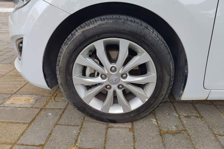 Used Hyundai Elantra (5th Generation / Langdong) 2016 1.6L Automatic Prestige Model Left Front Wheel Hub