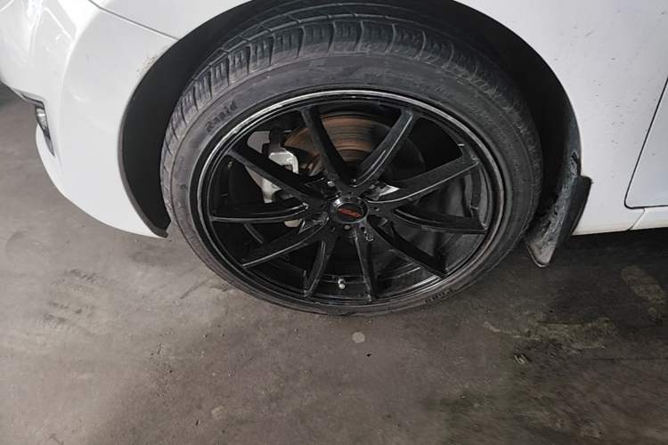 Used Hyundai Elantra (5th Generation / Langdong) 2016 1.6L Manual Luxury Model Left Front Wheel Hub