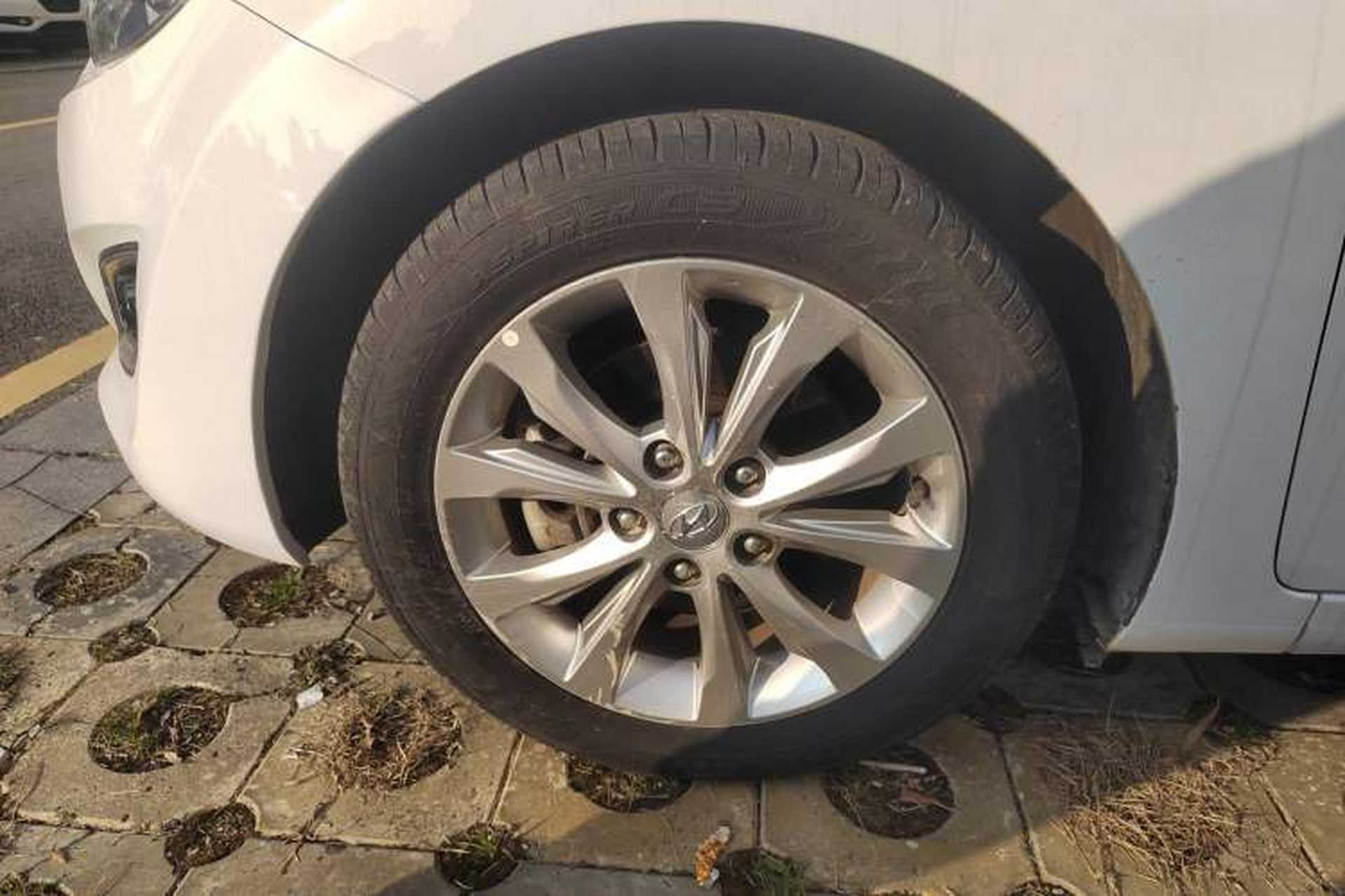 Used Hyundai Elantra (5th Generation / Langdong) 2016 1.6L Automatic Smart Version Left Front Wheel Hub