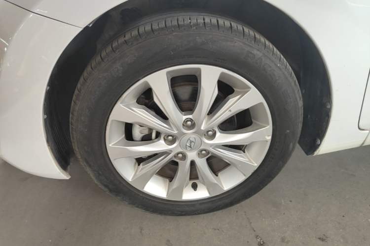 Used Hyundai Elantra (5th Generation / Langdong) 2016 1.6L Automatic Smart Version Left Front Wheel Hub