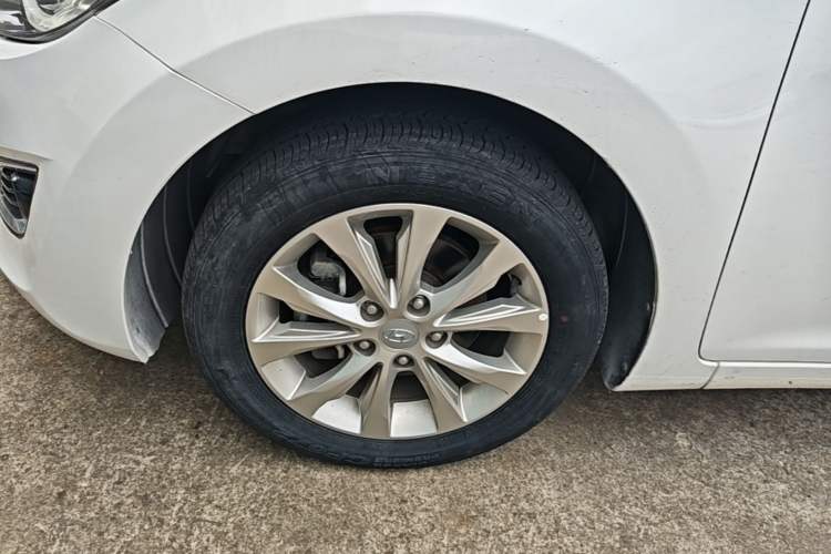Used Hyundai Elantra (5th Generation / Langdong) 2016 1.6L Automatic Prestige Model Left Front Wheel Hub