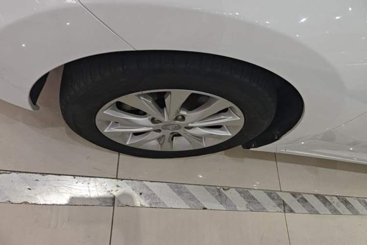 Used Hyundai Elantra (5th Generation / Langdong) 2016 1.6L Automatic Smart Version Left Front Wheel Hub
