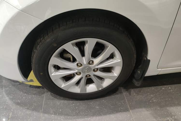 Used Hyundai Elantra (5th Generation / Langdong) 2016 1.6L Automatic Smart Version Left Front Wheel Hub