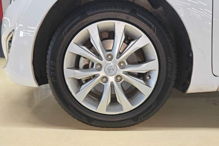 Used Hyundai Elantra (5th Generation / Langdong) 2016 1.6L Automatic Smart Version Left Front Wheel Hub