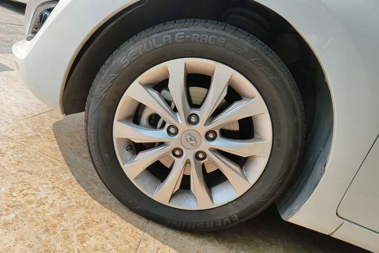 Used Hyundai Elantra (5th Generation / Langdong) 2016 1.6L Automatic Prestige Model Left Front Wheel Hub