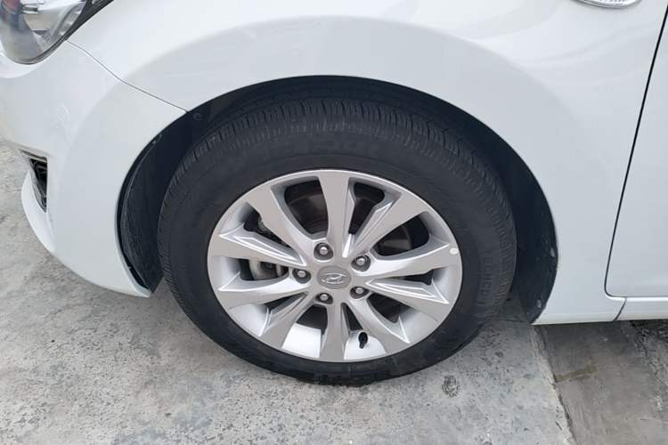 Used Hyundai Elantra (5th Generation / Langdong) 2016 1.6L Automatic Smart Version Left Front Wheel Hub
