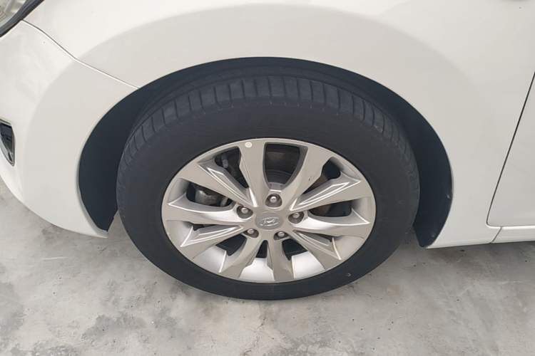 Used Hyundai Elantra (5th Generation / Langdong) 2016 1.6L Automatic Smart Version Left Front Wheel Hub